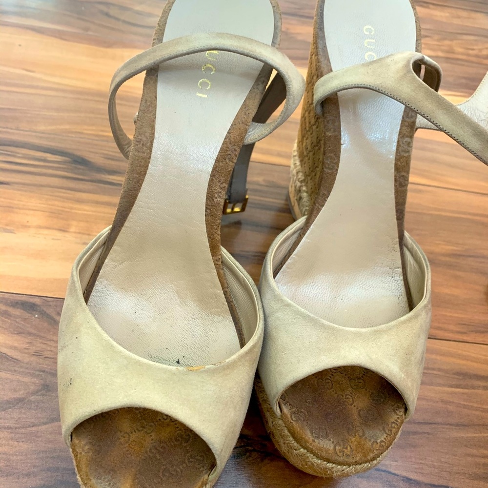 Gucci nude wedges